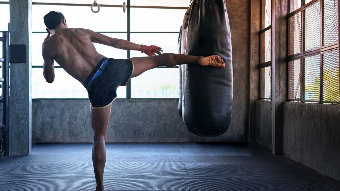 Mehr über den Artikel erfahren Entfessle deine mentale Stärke: Die Geheimnisse erfolgreicher Thaiboxer enthüllt